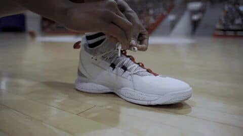 Guide basket : quelles chaussures pour éviter les entorses (cheville fragile) ?