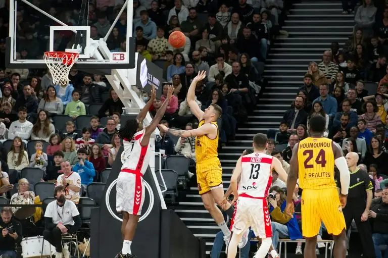 Comment personnaliser les maillots de basket pour clubs et équipes pour se démarquer ? 9 Comment personnaliser les maillots de basket pour clubs et équipes pour se démarquer ?